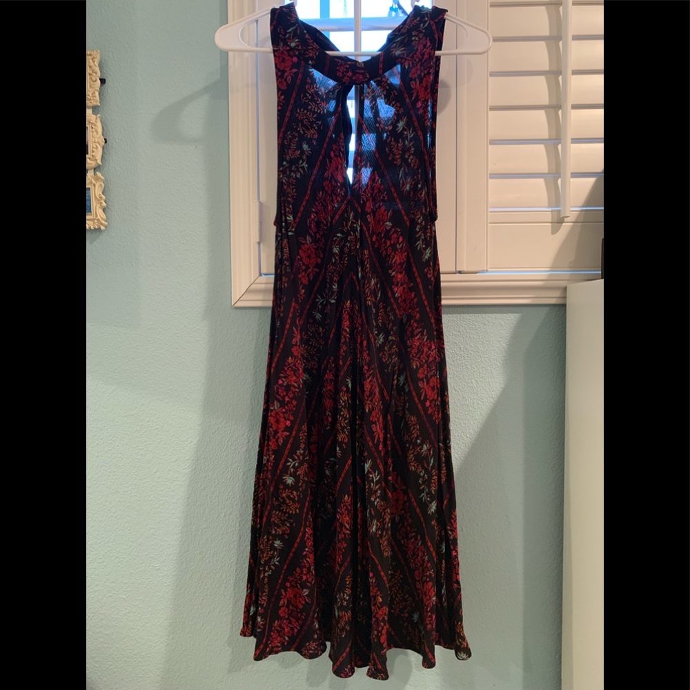 Volcom sleeveless dress in size LARGE. Never worn
